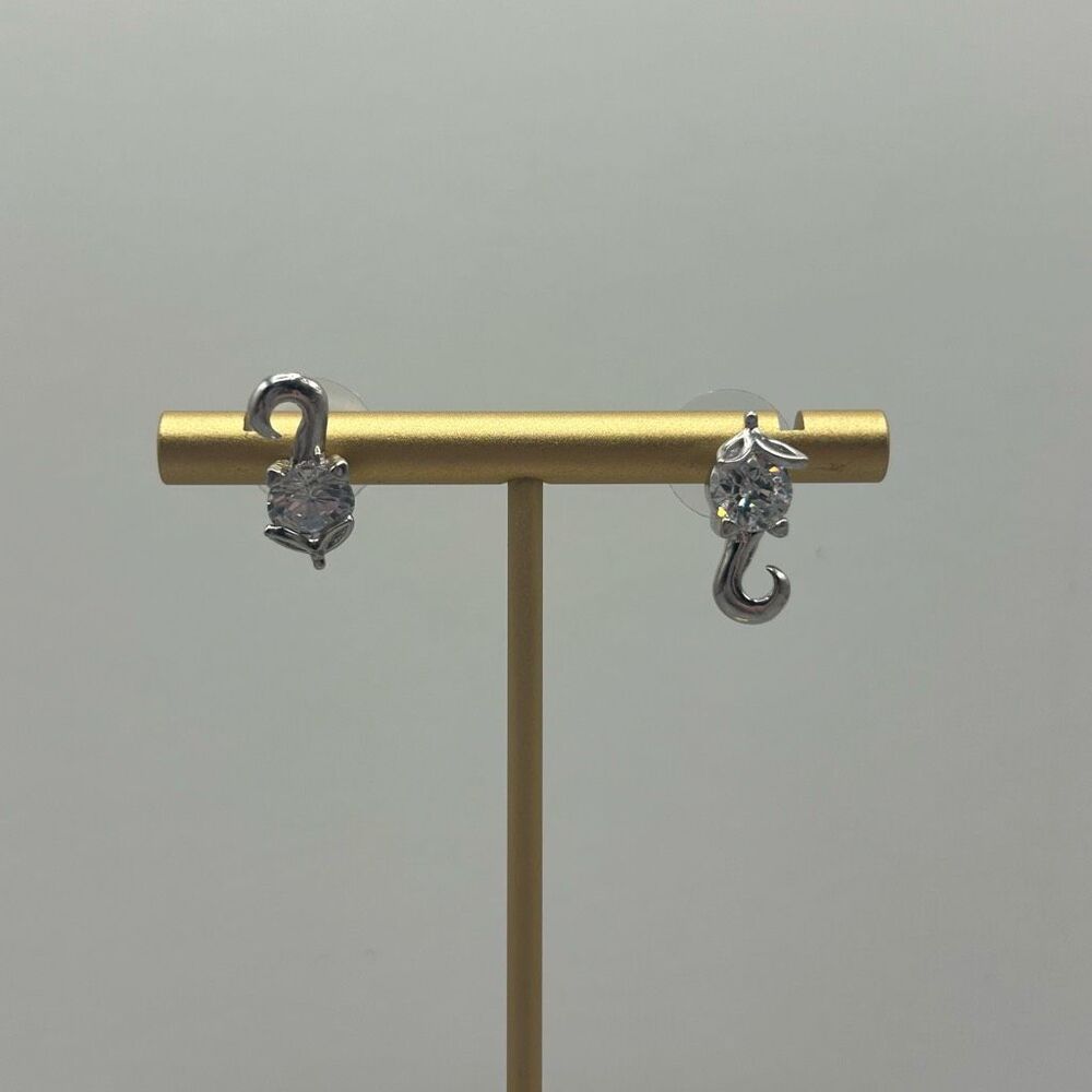 NWT Fashion Jewelry 925 Silver Rhinestone Stud Earrings